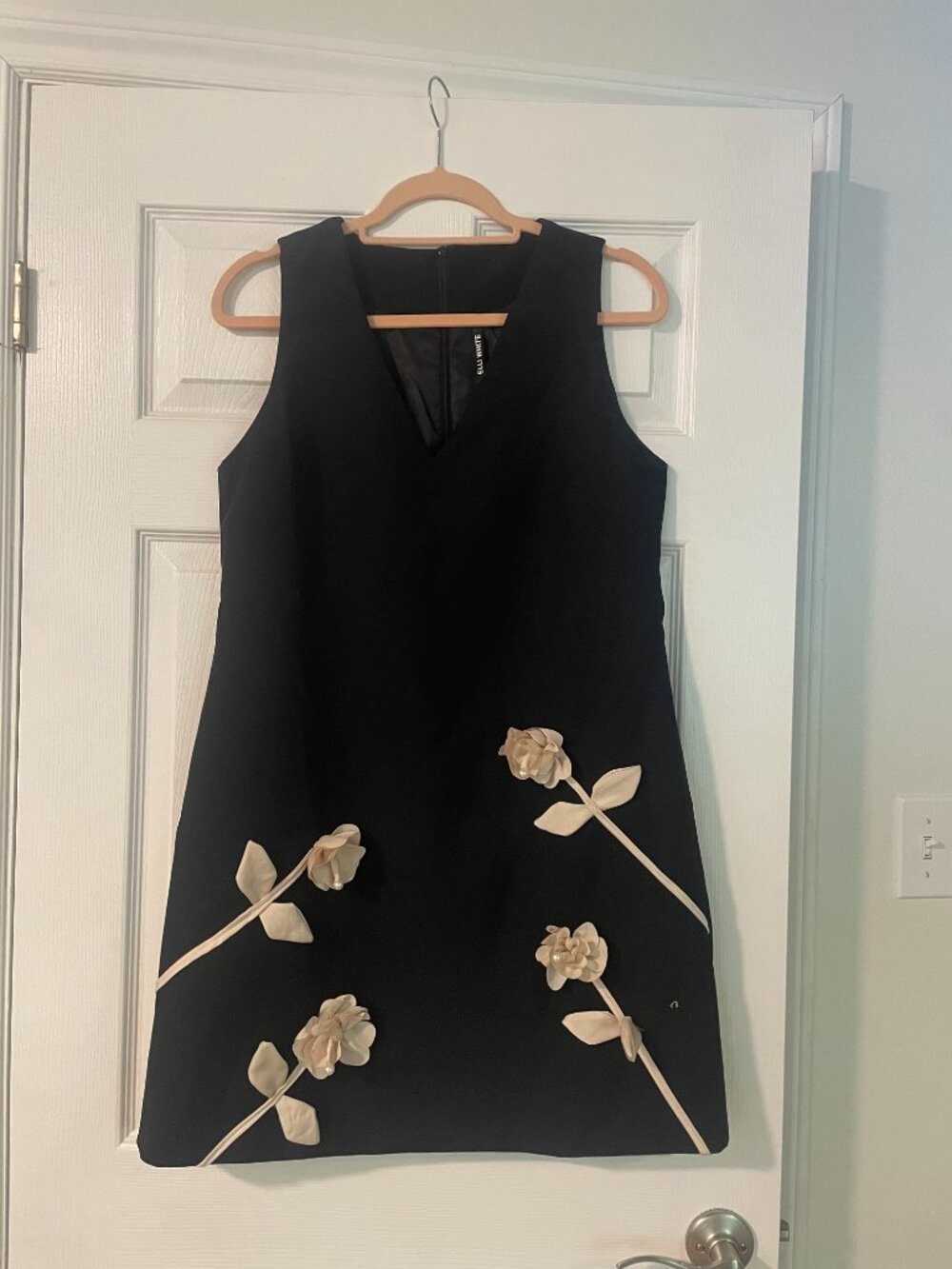 Elli White Black Dress with Cream embellished flowers Size Medium
